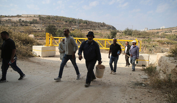 9 مليارات دولار خسائر العمال الفلسطينيين...