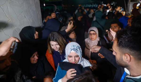 إجراءات مشددة للعائدين إلى غزة: من بين 8...