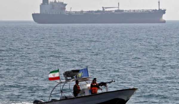 محاولة اعتراض سفينة في مضيق هرمز وسط تصا...