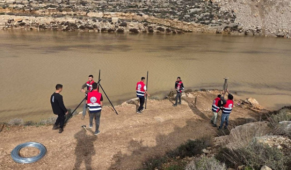 مستوطنون يهاجمون مدرسة بالأغوار والاحتلا...