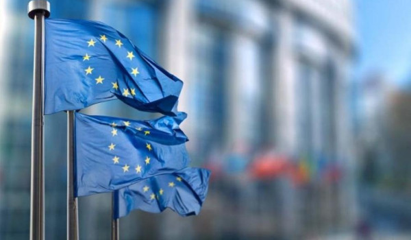 أكثر من 400 دبلوماسي يطالبون الاتحاد الأ...