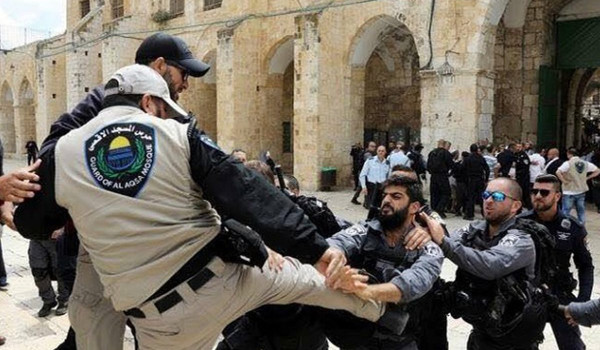 الاحتلال يحوّل حارسين في المسجد الأقصى إ...