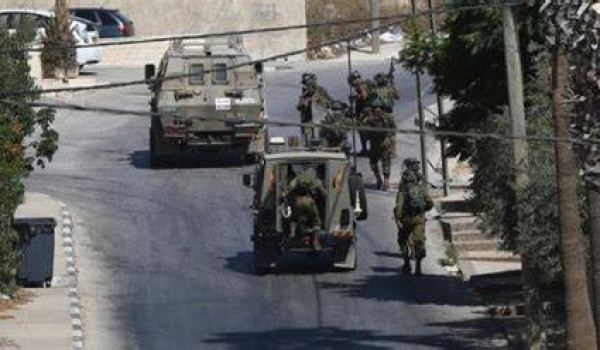 الاحتلال يحاصر منزل أسير محرر في المنطقة...