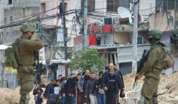 الاحتلال يجبر المواطنين على إخلاء منازله...