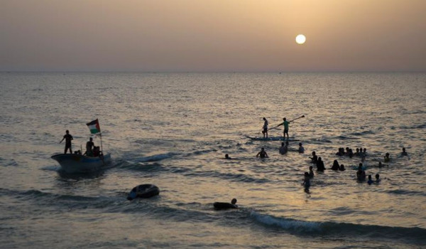 إصابة صياد بنيران الاحتلال على شاطئ بحر ...