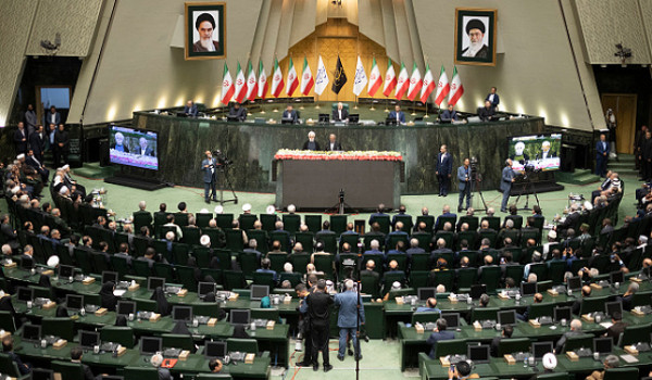 البرلمان الإيراني يبحث مسار المفاوضات ال...