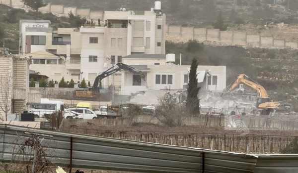 الاحتلال يهدم منزلا في بلدة شقبا غرب رام...