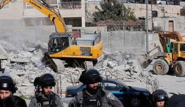 شرطة الاحتلال تنفّذ حملة مداهمات وفرض غر...