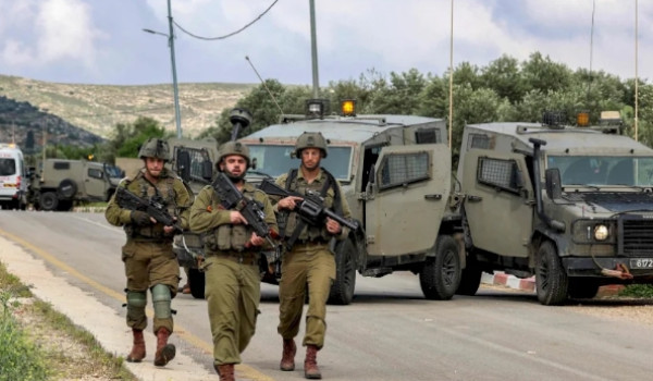 إصابة شاب واعتقال شقيقين خلال اقتحامات ا...