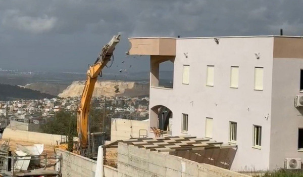 السلطات الإسرائيلية تهدم منزلين مأهولين ...