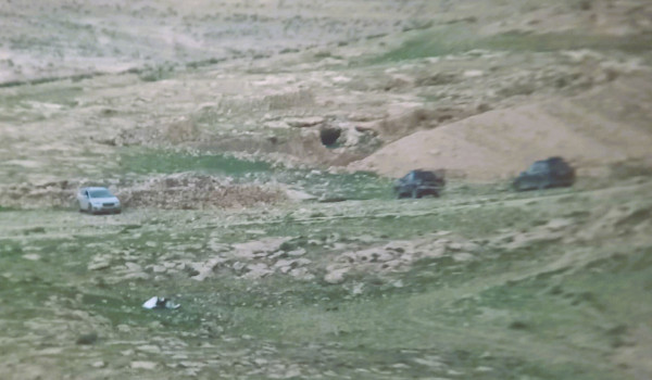 مستعمرون يستولون على كهوف في خربة التبات...