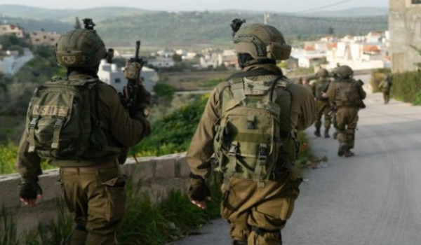 الشاباك يعتقل 5 فلسطينيين بالضفة بدعوى ا...