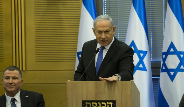 إسرائيل تصادق على إبعاد أسيرين فلسطينيين...