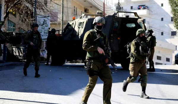 الاحتلال يحتجز شقيقين وعددا من المتضامني...