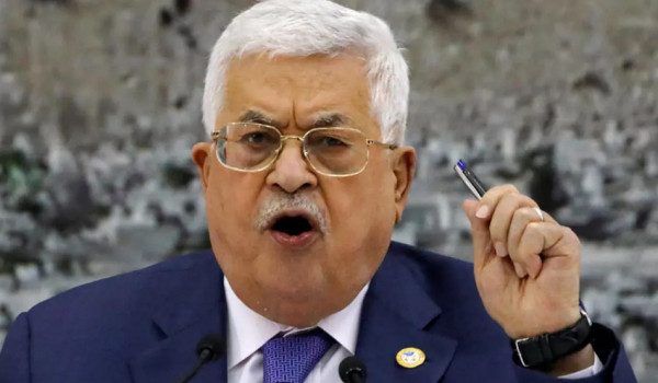 الرئيس محمود عباس يُؤكد أهمية الموقف الد...