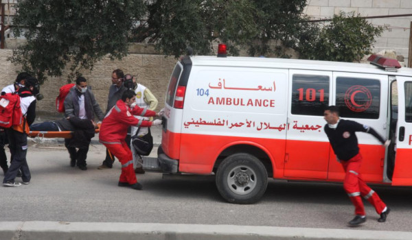 إصابة طفل بانفجار قنبلة من مخلفات الاحتل...