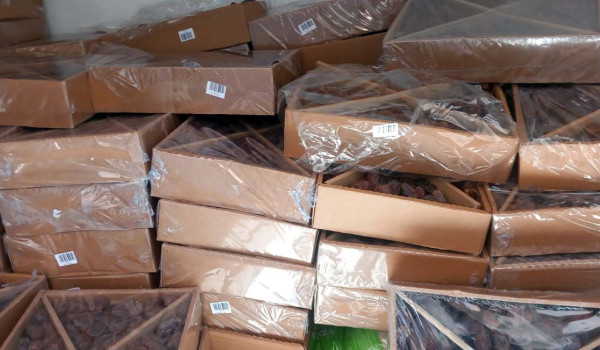 ضبط كميات كبيرة من التمور غير الصالحة لل...