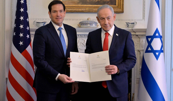 نتنياهو يوقّع على انضمامه لـ