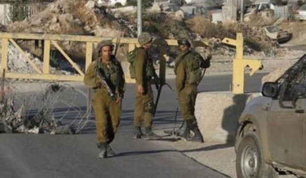 الاحتلال ينصب حاجزا عسكريا في كفر مالك ش...