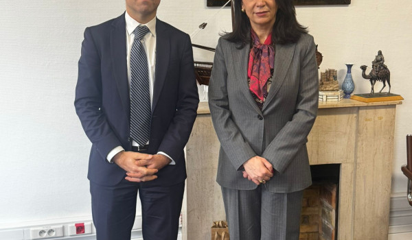 السفيرة أبو حصيرة تطالب فرنسا بتحركات عا...