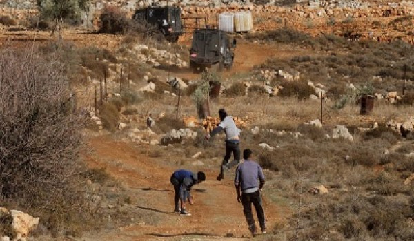 مستعمرون يقتحمون عدة مناطق في بيت لحم...