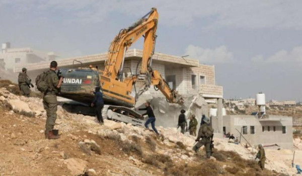 الاحتلال يهدم شرق قلقيلية...