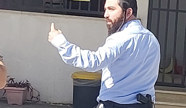 عضو كنيست يقتحم مدرسة جنوب نابلس.. واعتد...