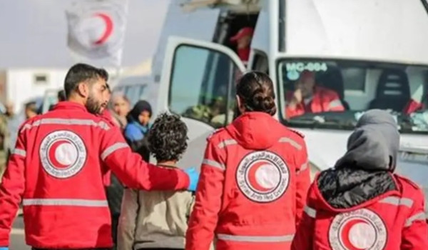 الهلال الأحمر بغزة يؤمّن إجلاء 49 شخصاً ...