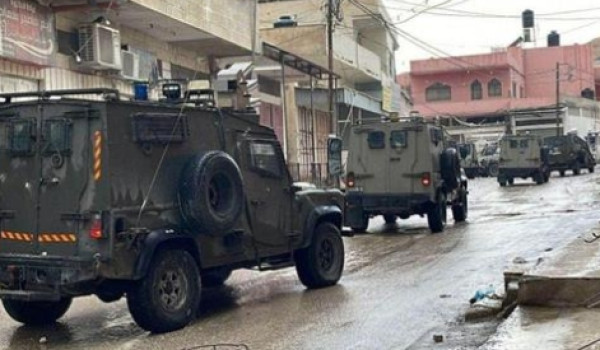 الاحتلال يعتقل أربعة شبان من مخيم عقبة ج...