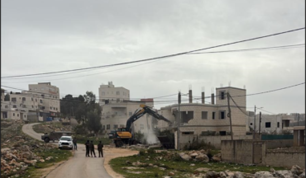 قوات الاحتلال تهدم منزلاً في منطقة التعا...