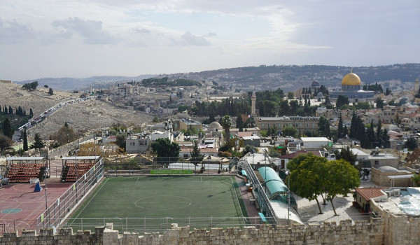 الاحتلال يغلق مقر جمعية برج اللقلق في ال...