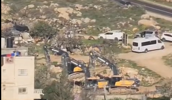 الاحتلال يهدم عمارة سكنية في مدينة الخلي...