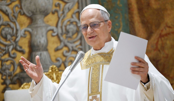 الفاتيكان يصفع مبادرة ترامب.. البابا يرف...