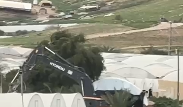 الاحتلال يشرع بهدم منزل قيد الإنشاء في ا...