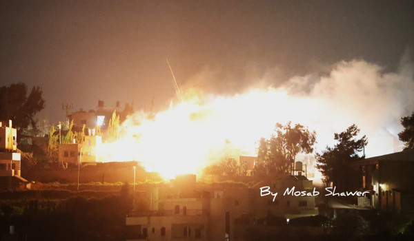 الاحتلال يفجر منزل شهيد في بيت أمر شمال ...