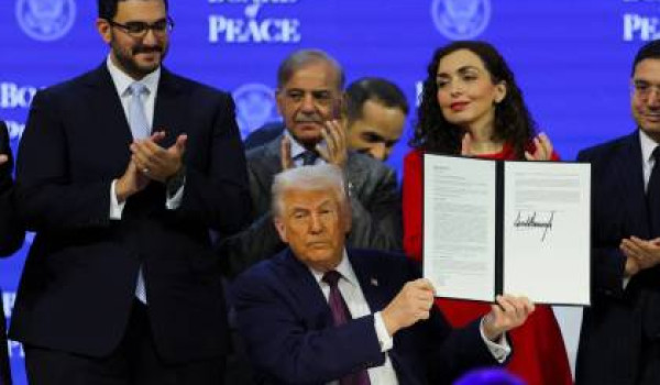 الولايات المتحدة توزع وثيقة على أعضاء مج...