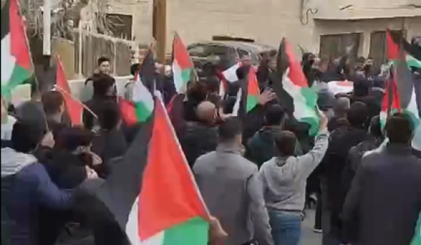 أهالي مخماس يشيعون جثمان الشهيد المقدسي ...