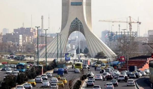 الهند تطلب من رعاياها مغادرة إيران...