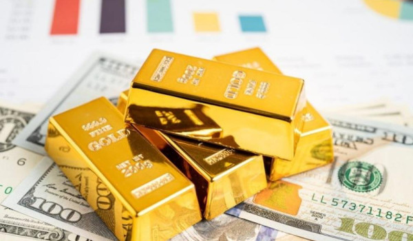 ارتفاع أسعار الذهب والنفط وانخفاض الدولا...