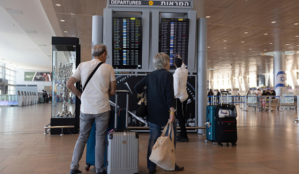 دول عديدة تجلي دبلوماسييها وتطلب من مواط...