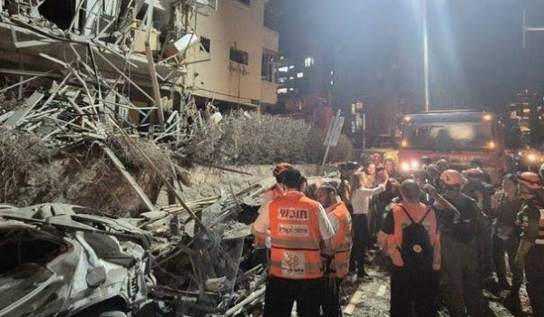 القناة 12: قتيلة و21 مصابًا في قصف إيران...