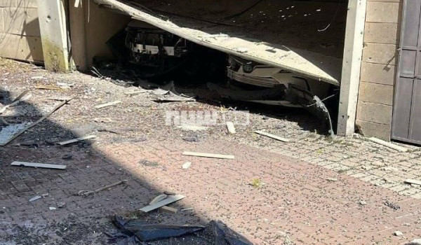 سقوط صاروخ وشظايا اعتراضية في بيتح تكفا ...