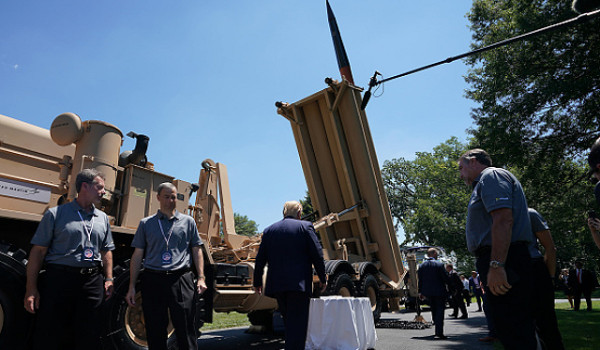 ترامب يجتمع بكبار شركات الدفاع لتعويض نق...