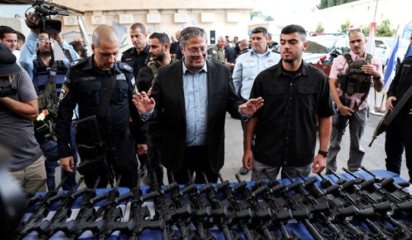 بن غفير يوسع تراخيص السلاح لتشمل 600 الف...