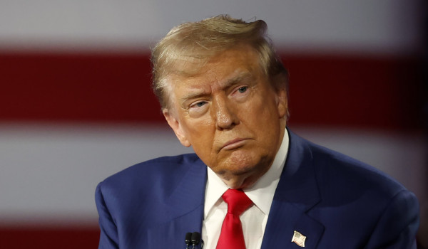 تقرير : مستشارو ترامب يحثونه 