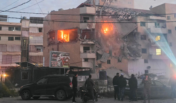 عشرات الضحايا بغارات على لبنان وحزب الله...