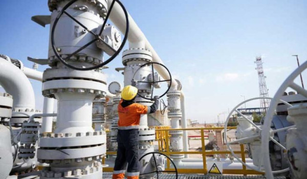 العراق يعلن توقف موانئه النفطية ويحتفظ ب...