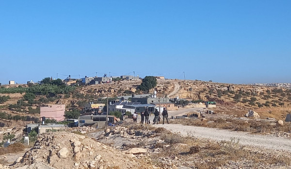 الاحتلال يزيل 6 خيام تأوي عدد من العائلا...