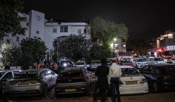 هجمات أميركية مكثفة على جزيرة خرج الإيرا...