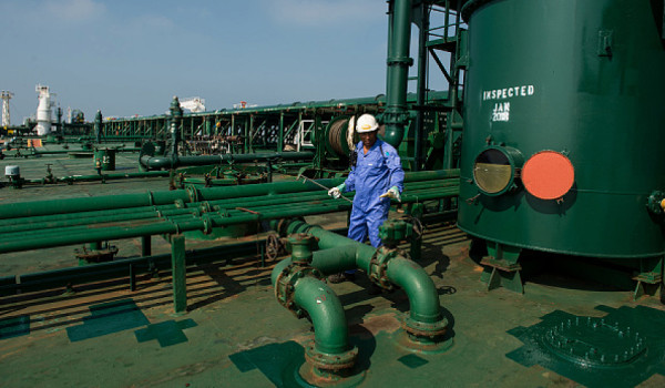 إيران تعلن استمرار تصدير النفط من جزيرة ...